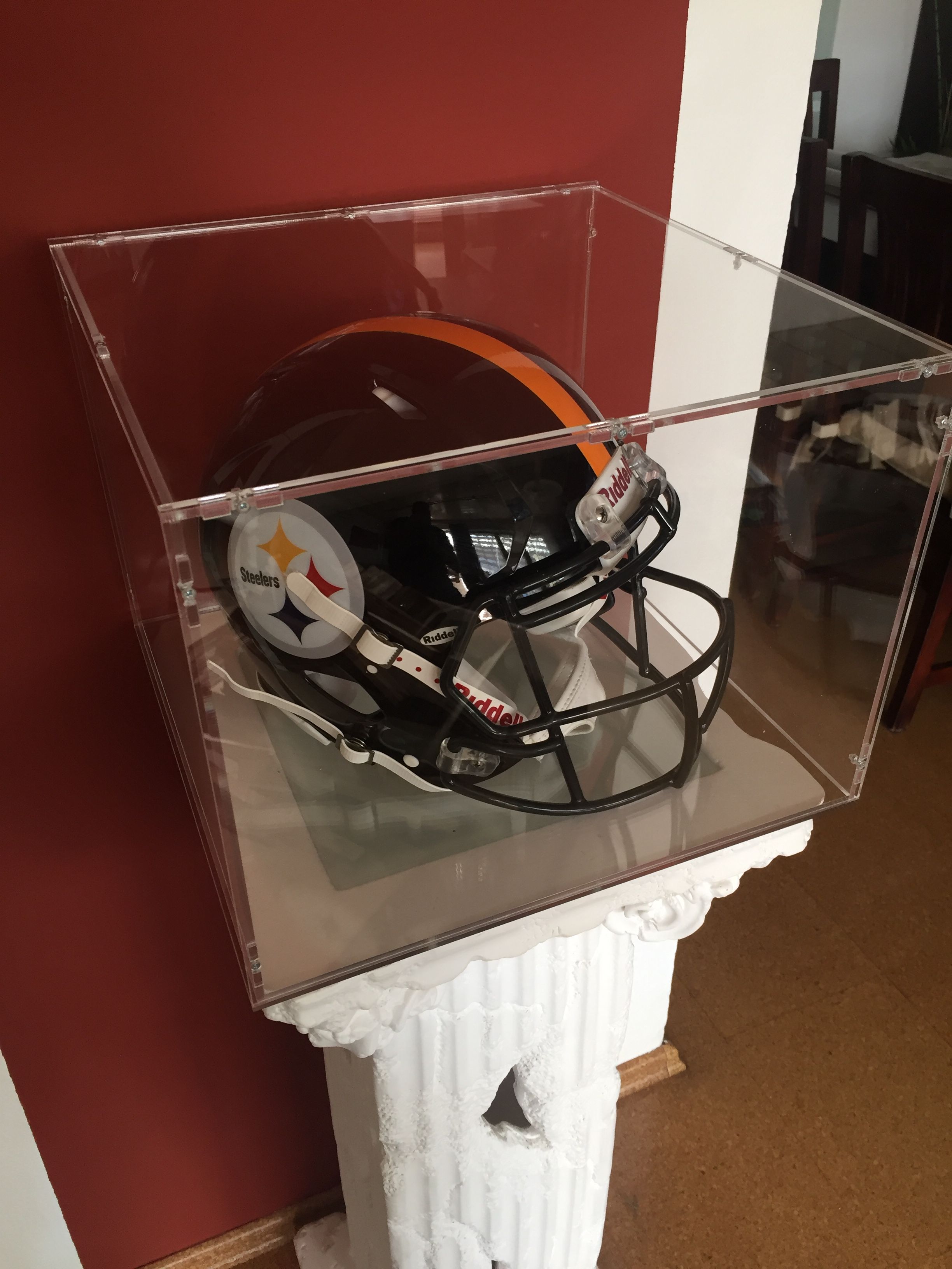Kundenfoto: NFL-Football-Helm der Pittsburgh Steelers unter einer sora-Maßhaube