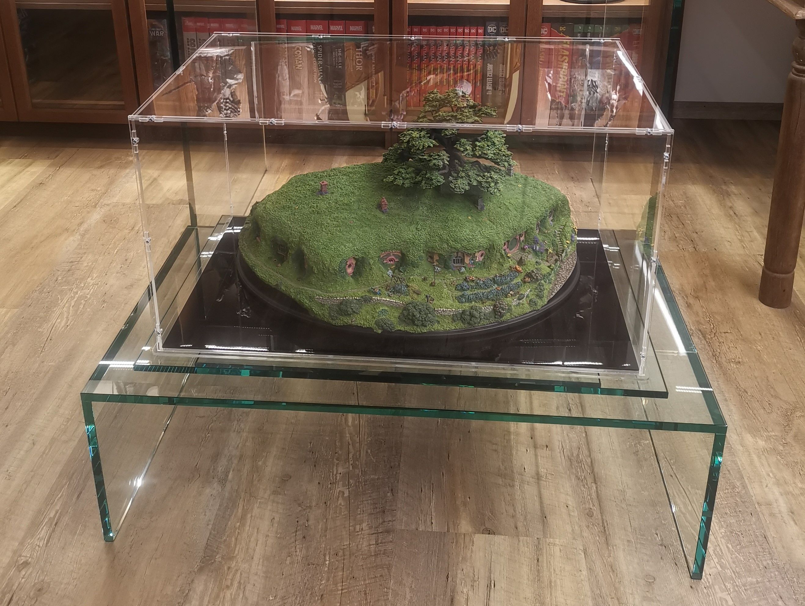 Kundenfoto: rundes Miniatur-Landschaftsdiorama unter einer sora-Acrylhaube