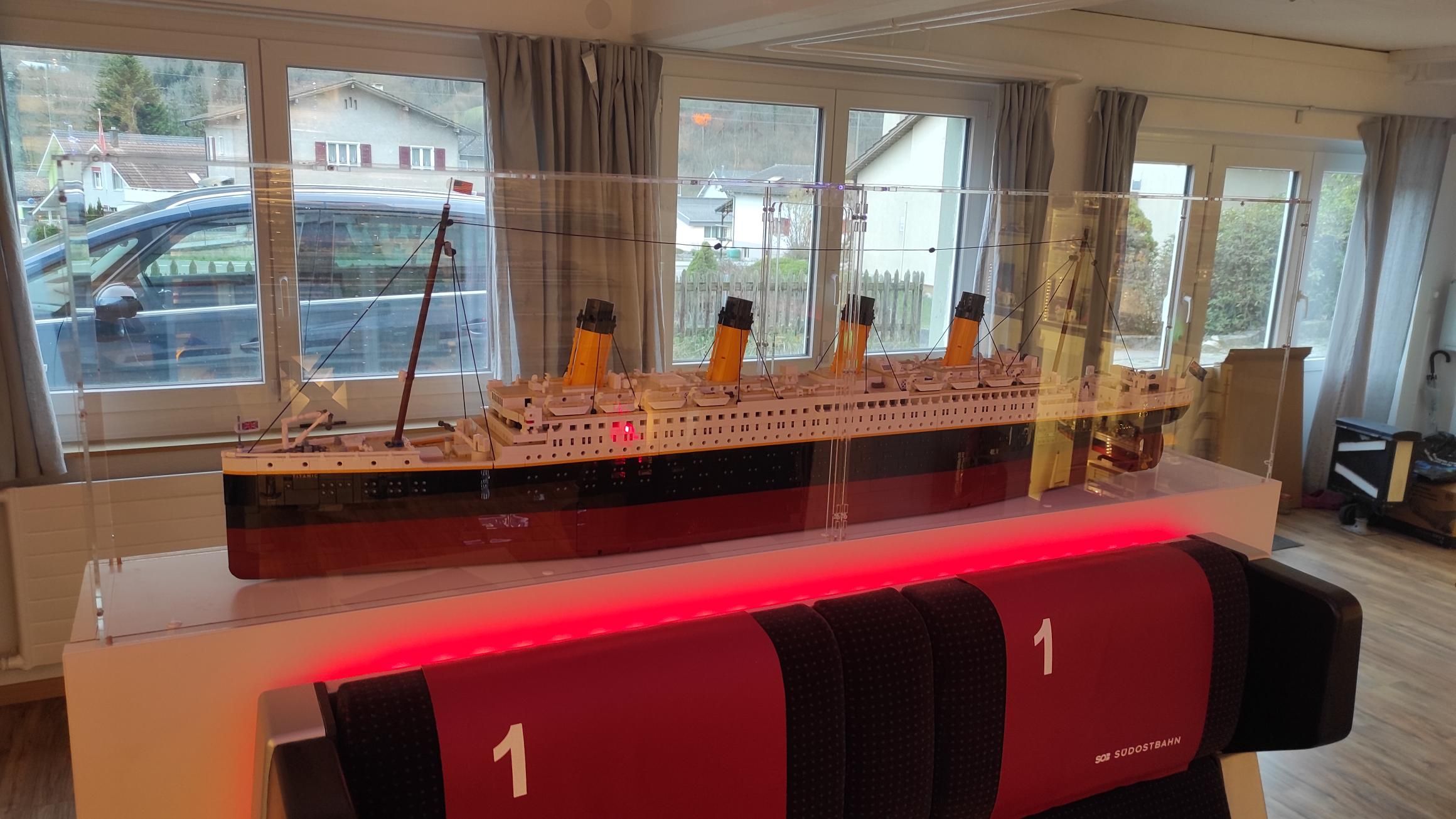 Kundenfoto: Titanic-Schiffsmodell mit LED-Beleuchtung unter einer sora-Acrylhaube
