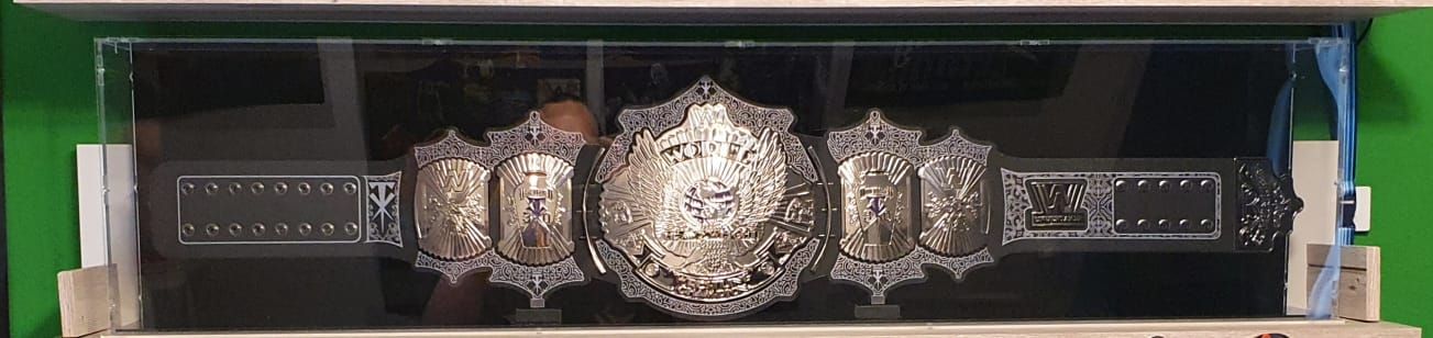 Kundenfoto: Wrestling-Championship-Meistergürtel unter einer sora-Maßhaube in Übergröße