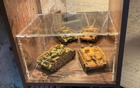 Militaermodelle panzer vitrine
